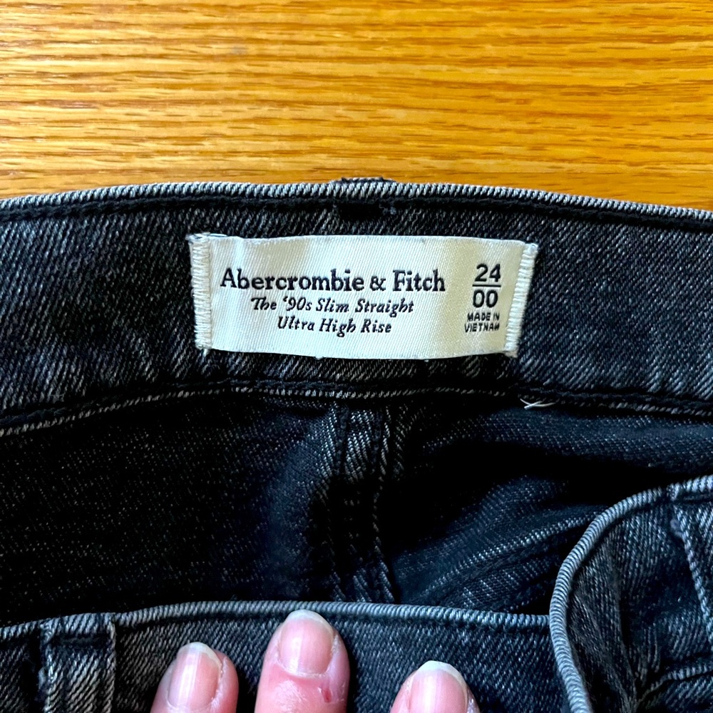 Abercrombie & Fitch 90’s Ultra High Rise Jeans 24/00R